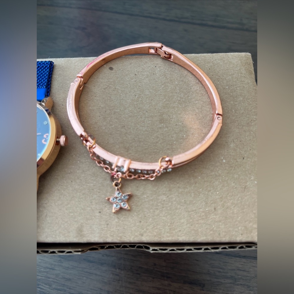 Disu watch with bracelet, for a small wrist
